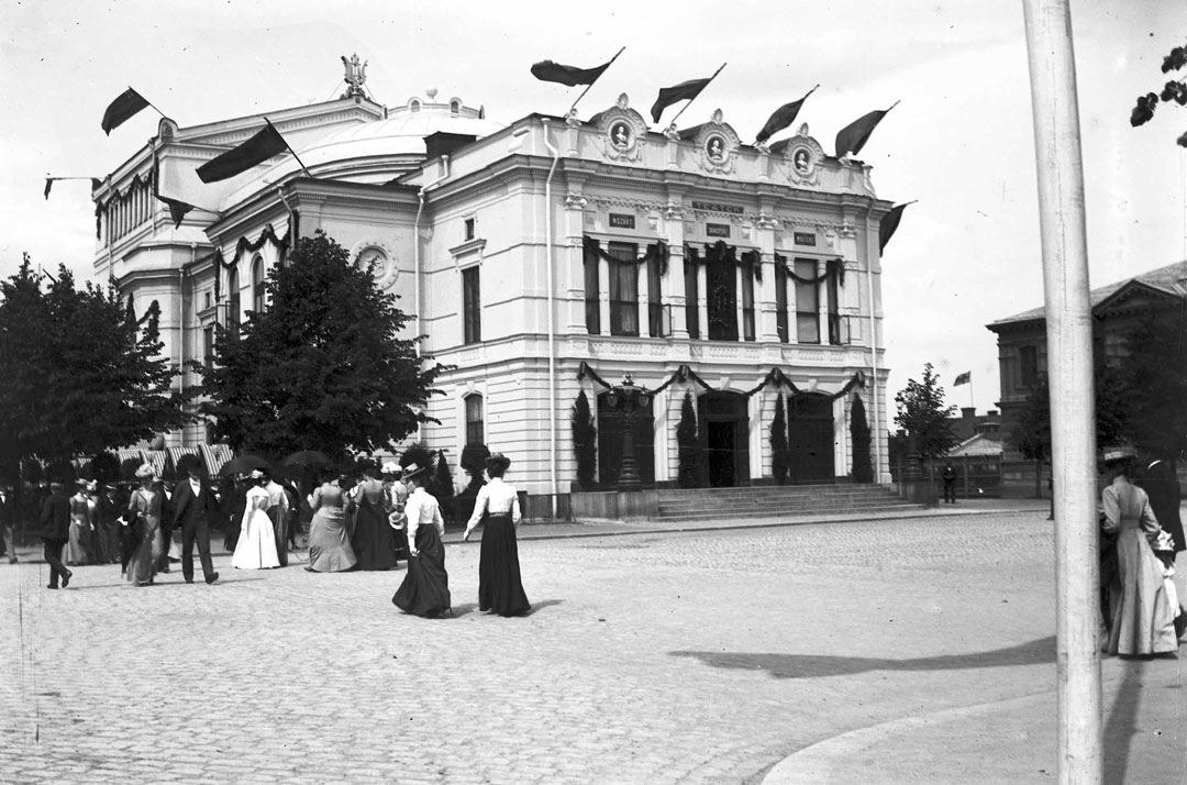 Bild av festligheter 1901, Gävle Teaters exteriör